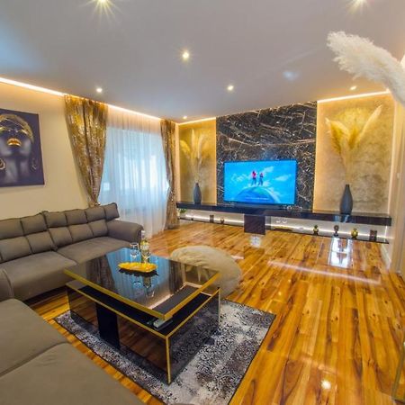 Luxury Apartment Black And Gold 莫斯塔尔 外观 照片