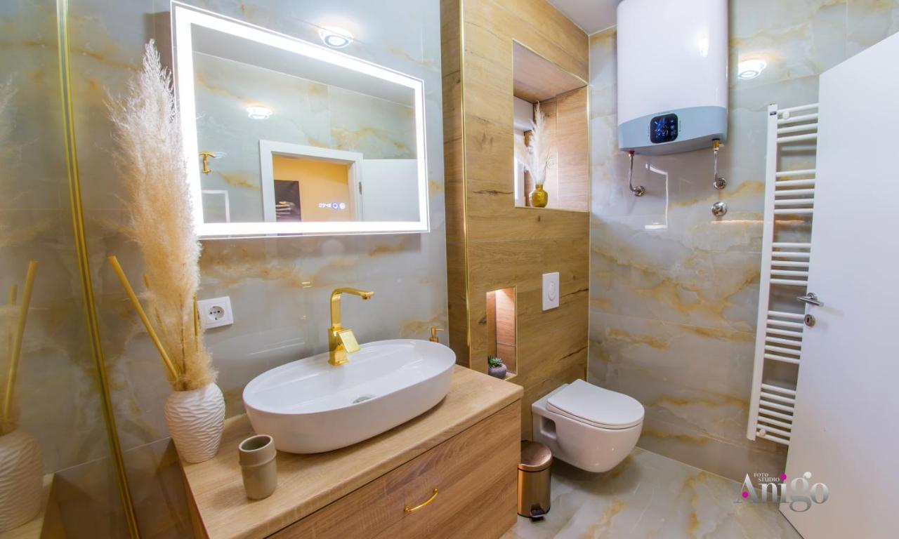 Luxury Apartment Black And Gold 莫斯塔尔 外观 照片