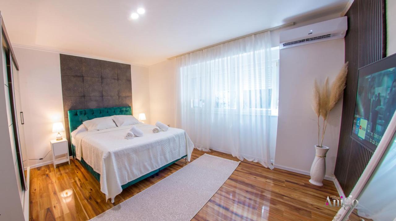 Luxury Apartment Black And Gold 莫斯塔尔 外观 照片