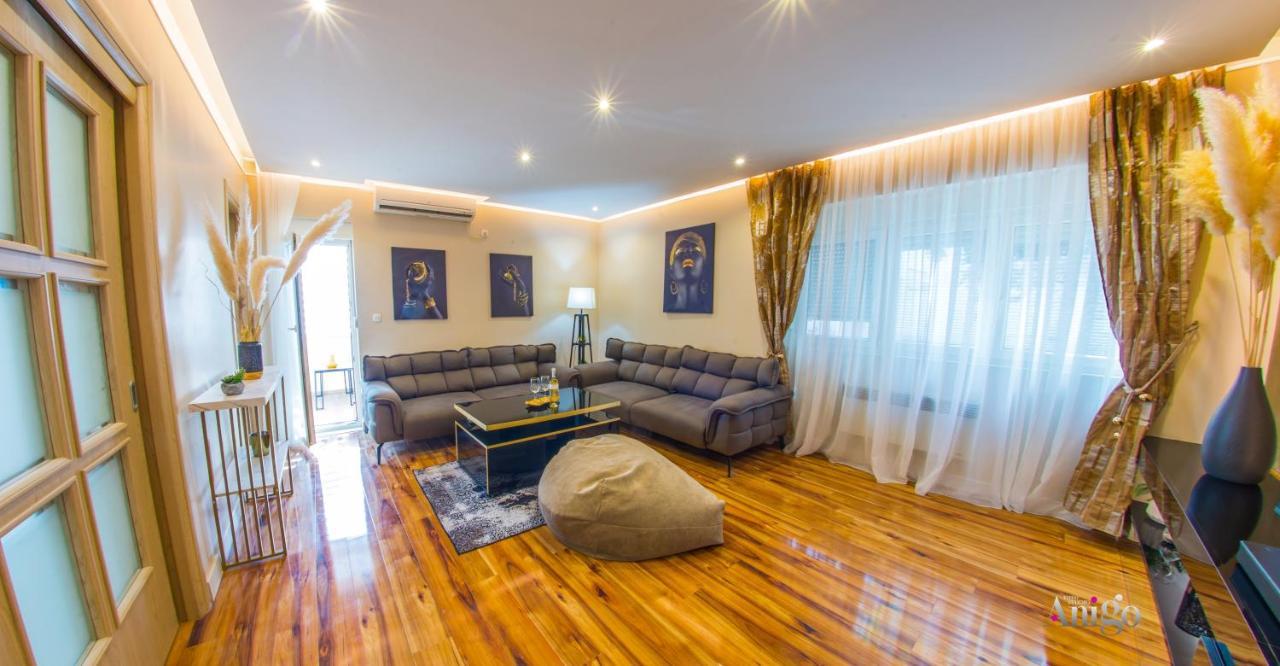 Luxury Apartment Black And Gold 莫斯塔尔 外观 照片
