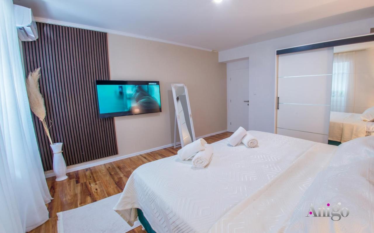 Luxury Apartment Black And Gold 莫斯塔尔 外观 照片