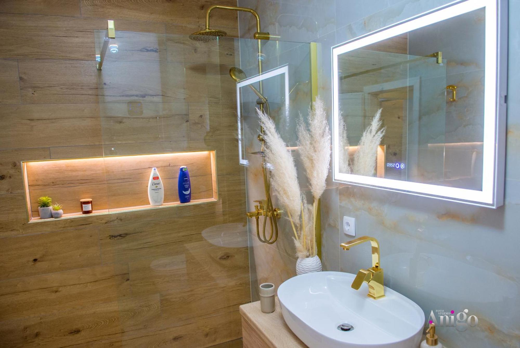 Luxury Apartment Black And Gold 莫斯塔尔 外观 照片