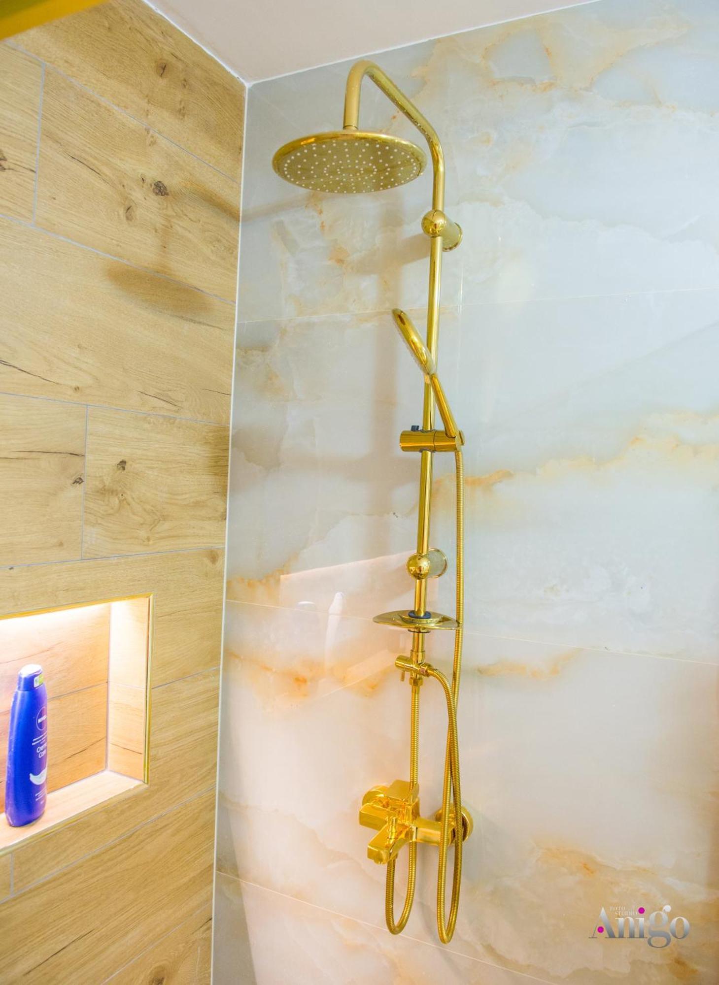 Luxury Apartment Black And Gold 莫斯塔尔 外观 照片